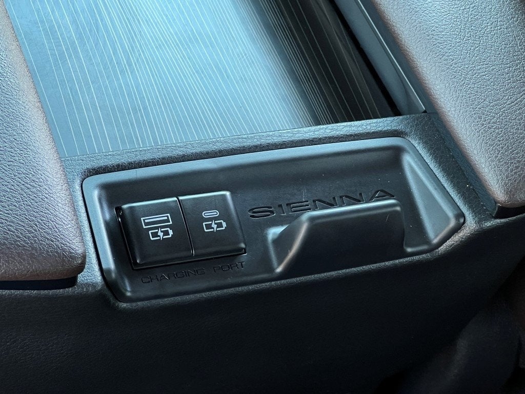 2023 Toyota Sienna Platinum 7 Passenger